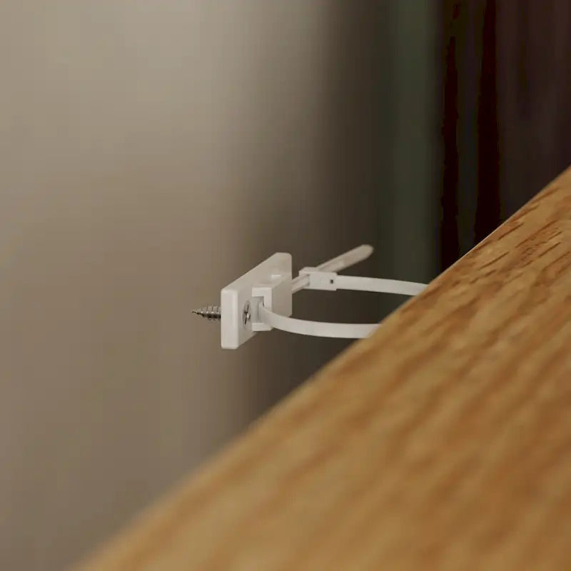 Schrank mit neun Schubladen, geschnitzten Holzschubladen und Metallrahmen