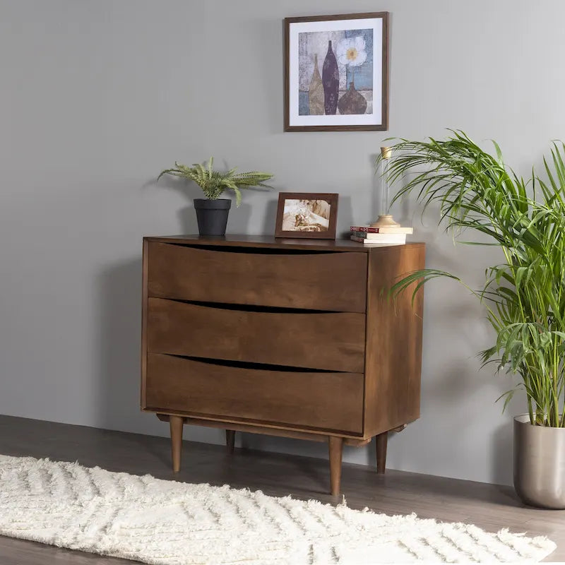 Commode à trois tiroirs en bois massif