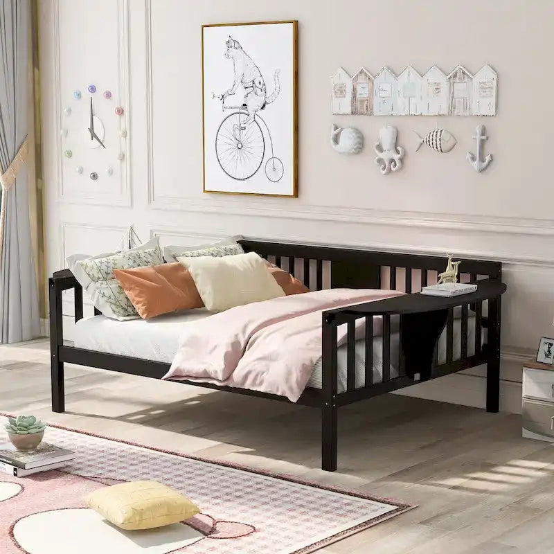 Cama de día de madera tamaño matrimonial con mesa auxiliar y soporte de listones de madera