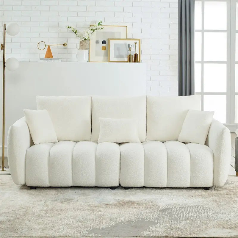 Sofá de tela teddy con 3 almohadas y estructura de madera maciza